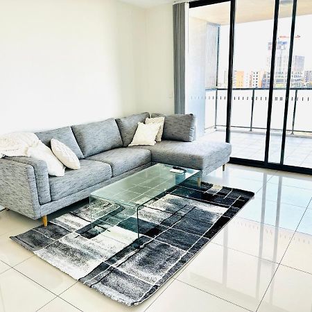 Modern 2 Bedroom & 2 Bathroom Apartment With Stunning Sydney Cbd & Skyline Views! Liverpool Exterior foto